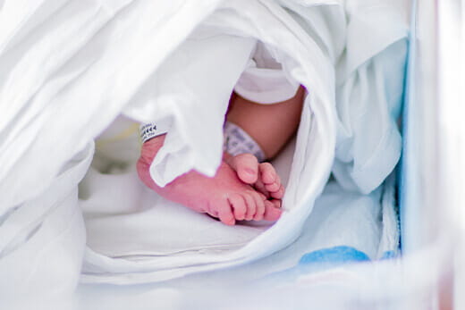 Newborn feet in hospital