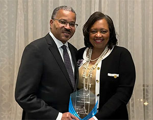Shelly Buck receives award